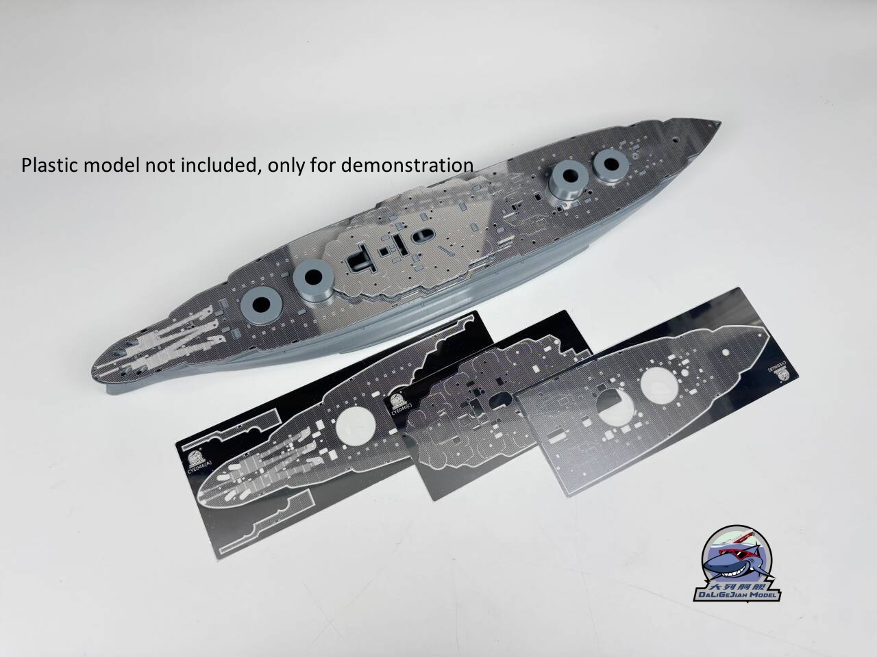 Plataforma de metal em escala  - Model Kit Uss Arizona avaliação e preço