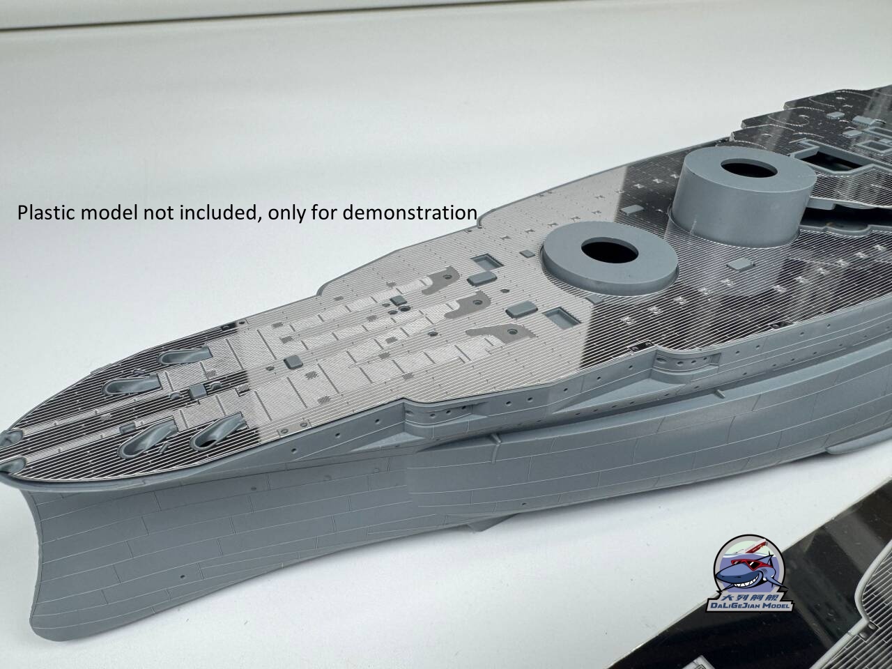 Plataforma de metal em escala  - Model Kit Uss Arizona avaliação e preço